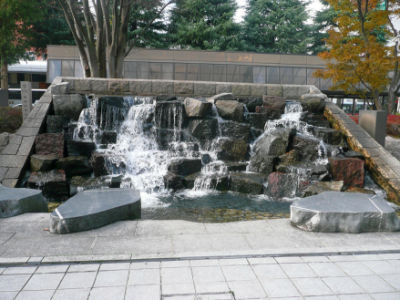 Fontaine devant la gare